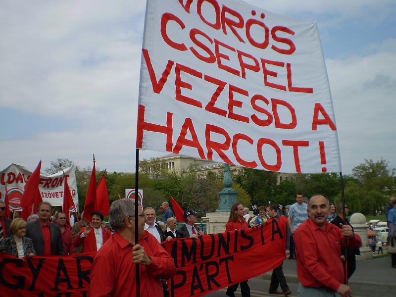 Bp 024.JPG - "Vörös Csepel vezesd a harcot!" (Munkáspárt, 2008-ban.) Van ami nem változik...